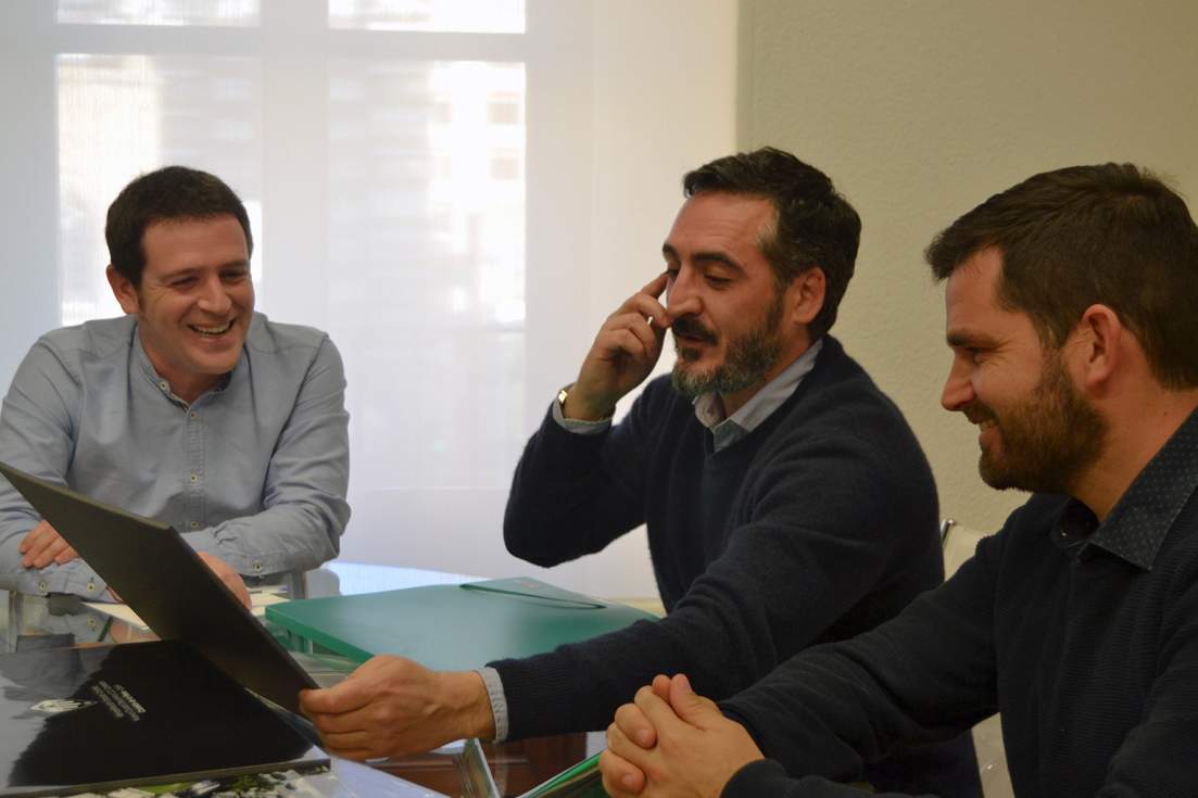 Montesinos expone a Garcia y Porcar (Compromís) el proyecto global del CD Castellón