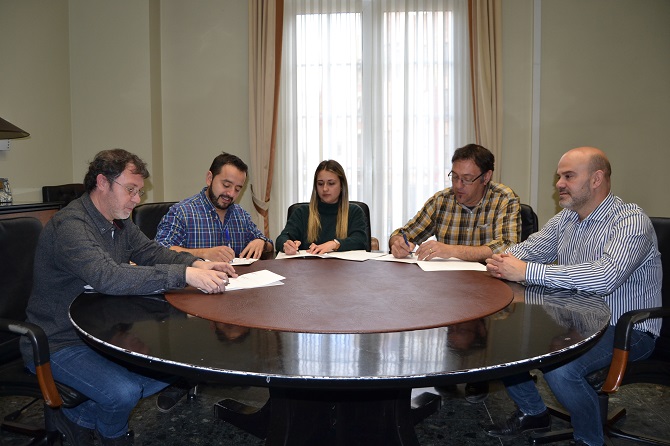 El equipo de gobierno de la Vall d’Uixó y Som La Vall firman el acuerdo de los Presupuestos Municipales 2019