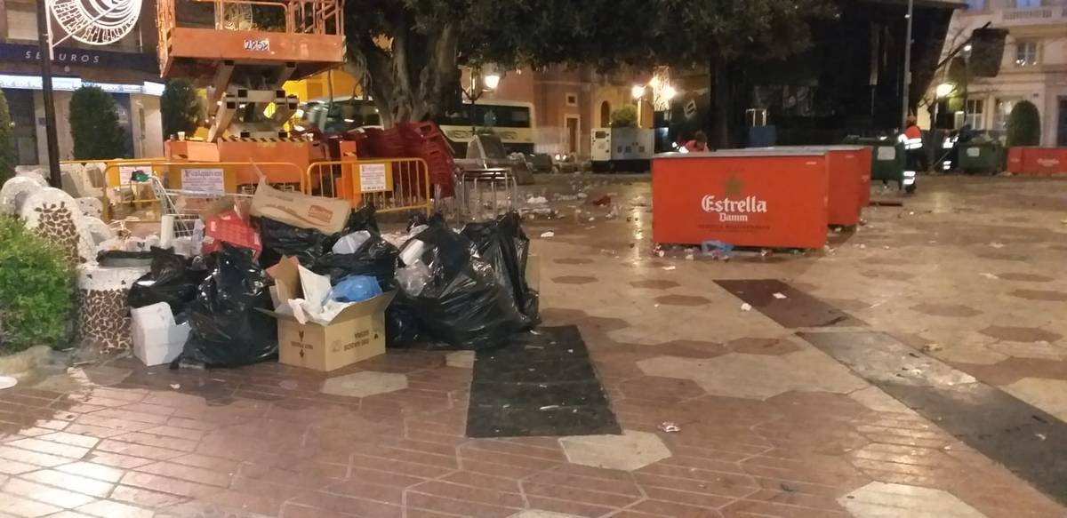 En Castellón se recogen una media de ocho toneladas de residuos a la hora en Magdalena