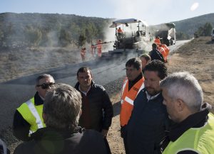 La Diputación refuerza los trabajos en las carreteras del interior para mejorar la seguridad vial en tramos más complicados