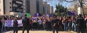 Feministas radicales boicotean un acto de Pablo Casado