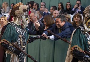 Moliner resalta la riqueza cultural, los orígenes y costumbres de la provincia en la cabalgata del Pregó de las fiestas de la Magdalena