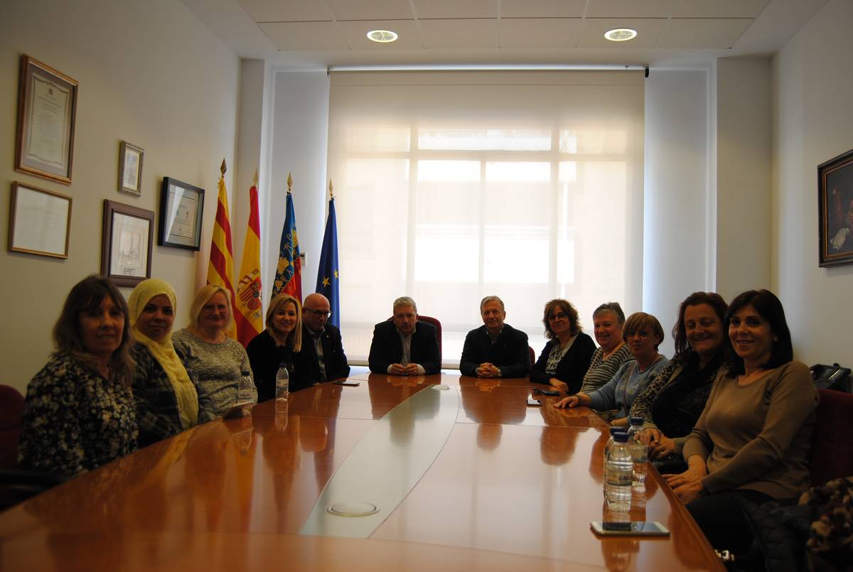 Vila-real mostra el seu suport a les treballadores de neteja dels instituts de Vila-real