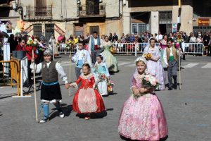 La Ofrenda llena de solemnidad y emoción el último día de Fallas de Burriana