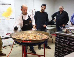 Almassora abre al público familiar las clases del cocina del Mercado Central con un centenar de nueva plazas