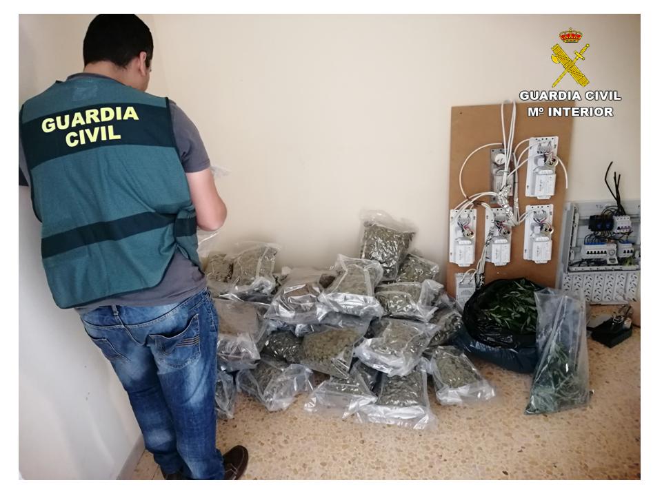 La Guardia Civil desarticula una organización criminal dedicada al tráfico de drogas asentada en L’Alfàs del Pi