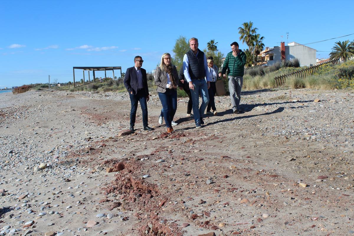 Clavell reivindica la regeneración de la costa de Almenara de manera urgente