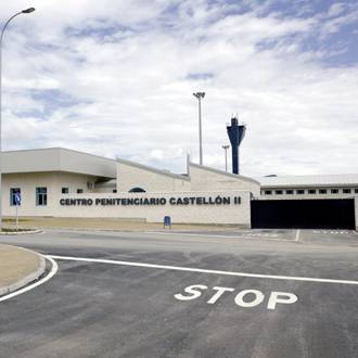 Un preso agrede a tres funcionarios en la prisión de Albocàsser