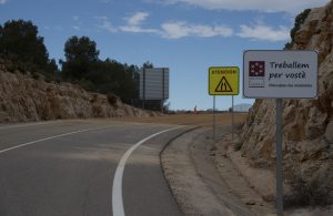 La Diputación refuerza los trabajos en las carreteras del interior en su apuesta por revertir la despoblación del medio rural