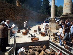 La romería a la ermita de la Font de la Salut marca el fin de las Fiestas de Sant Jordi