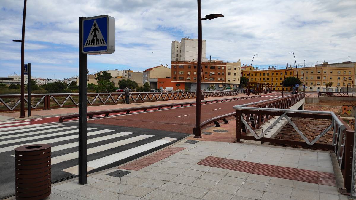 Abierto al tráfico el nuevo puente sobre río Seco