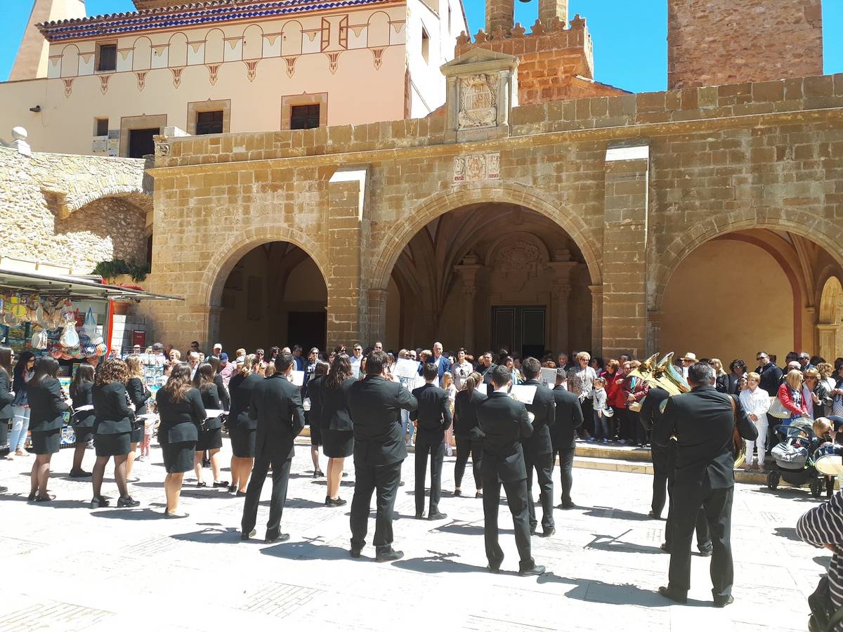 Los canetanos cumplen con la tradición de la Romería a la Font de la Salut