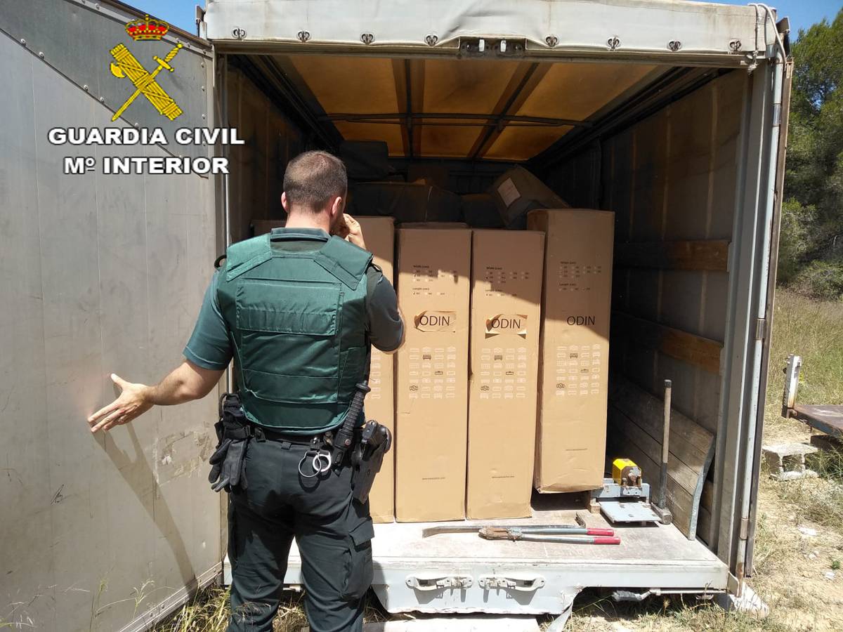 La Guardia Civil desmantela una instalación dedicada al desguace y utilización de vehículos robados para fines ilícitos en varias localidades de Castellón y Valencia