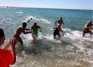 Rosa Martínez y Miguel Bou se alzan con la IV Travessia Platja d’Almassora