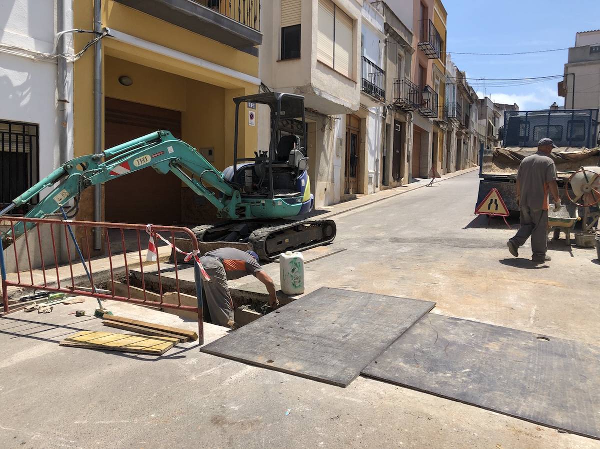 Santa Magdalena mejora el sistema de evacuación de aguas pluviales de la calle Molino