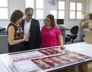 El presidente de la Diputación, Pepe Martí, visita el parque móvil y la imprenta