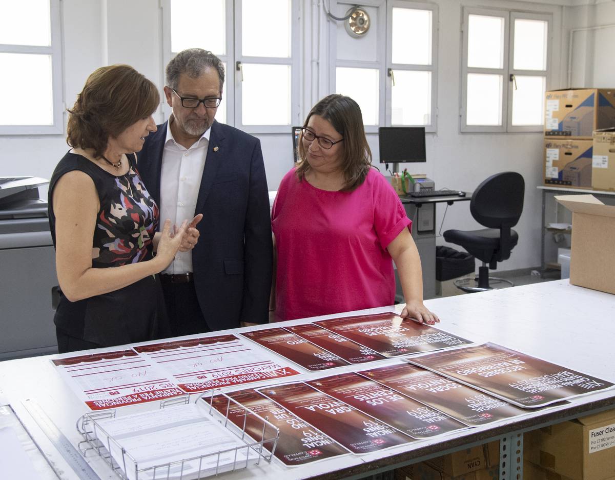 El presidente de la Diputación, Pepe Martí, visita el parque móvil y la imprenta