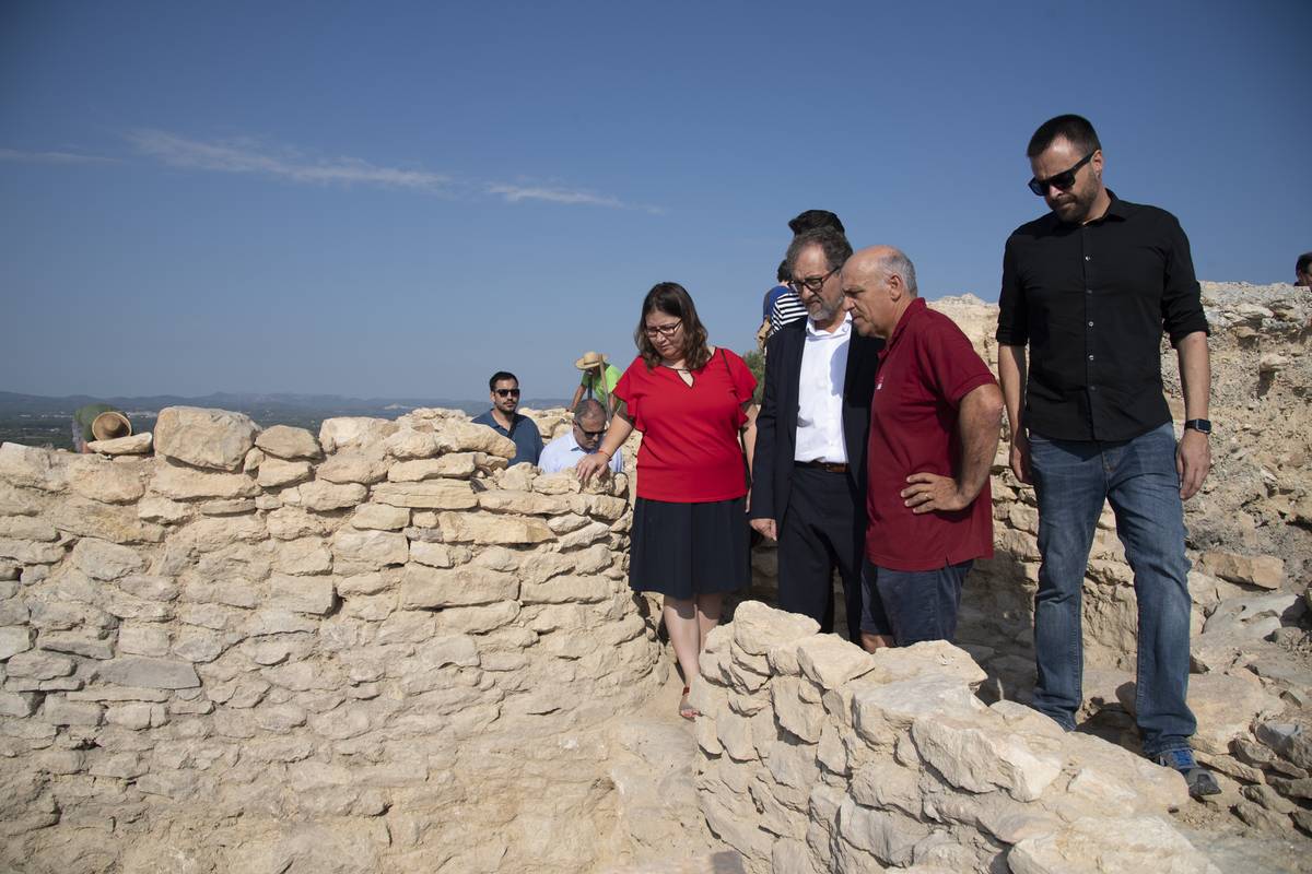 José Martí destaca el potencial turístico que ofrecen a Vinaròs las excavaciones en el yacimiento ibérico del Puig de la Misericordia