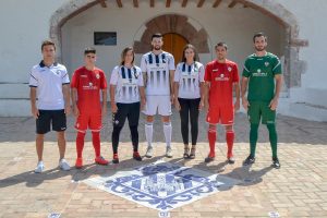 El CD Castellón presenta sus nuevas equipaciones en el Castell Vell, origen de la capital de La Plana