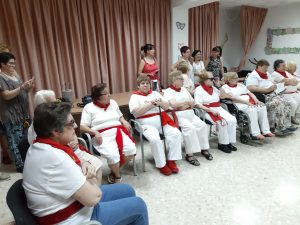 Las alumnas de Atención sociosanitaria de la Mancomunidad Espadán Mijares colaboran con la Unidad de respiro de Tales