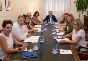 El Presidente de la Diputación defiende el diálogo para el mandato en su primera reunión con los portavoces