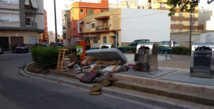 VOX denuncia que las calles de Burriana siguen ofreciendo una desagradable imagen de suciedad