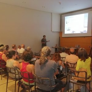 Carles Mir presenta su libro sobre las plantas y sus usos tradicionales en el Museu de la Valltorta