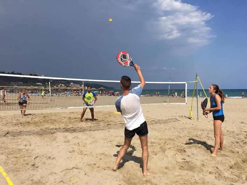 El tenis playa se da cita este sábado en la playa Voramar de Benicàssim