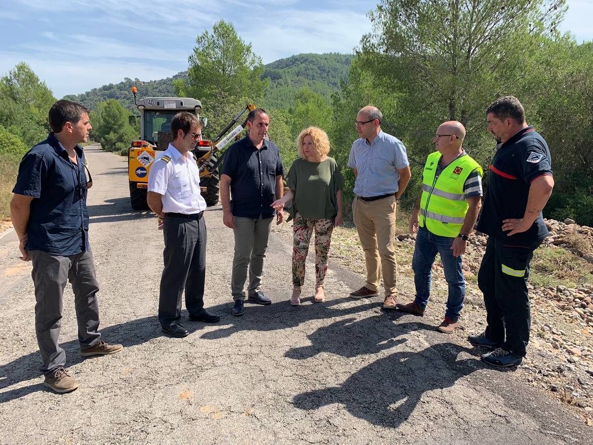 La Diputación  inicia los trabajos  de limpieza de márgenes y de eliminación de baches en el vial Cabanes-Oropesa