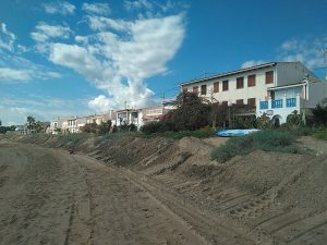 Comienzan los trabajos para recuperar la playa de Torre de la Sal de Cabanes después del temporal