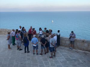 El Castillo de Peñíscola recibe a más de 1.250 personas en la jornada de puertas abiertas para celebrar el Día Mundial del Turismo