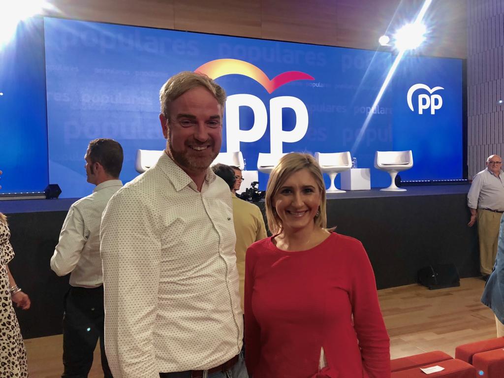 Clavell y Pradas asisten a la convención económica del PP