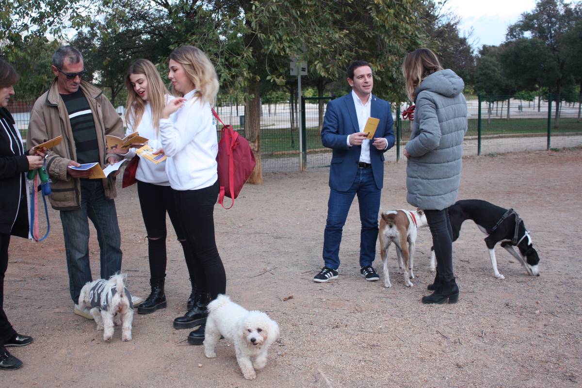 Castellón activa una campaña de concienciación en parques caninos para evitar generar 4.000 kg de residuos