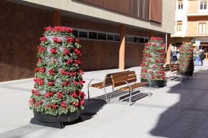 Onda embellece su Casco Urbano con maceteros florales para sumar atractivo a la ciudad