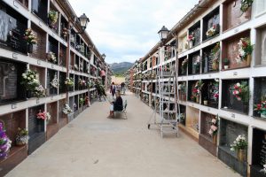 Onda celebra un multitudinario Día de Todos los Santos con la visita de más de 2.000 vecinos al cementerio municipal