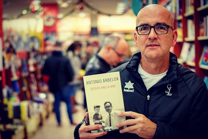 Una historia de amor castellonense entre los libros más vendidos está navidad