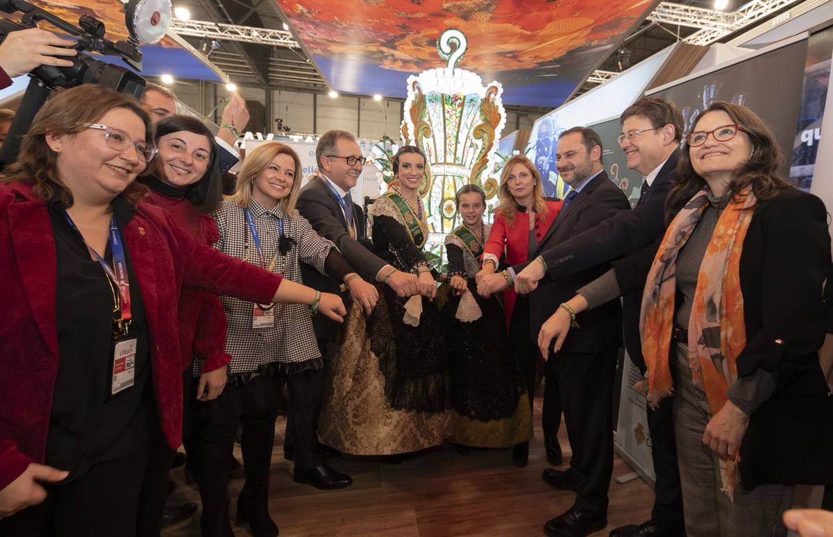 Ximo Puig y José Luis Ábalos visitan el estand de la provincia de Castellón en Fitur