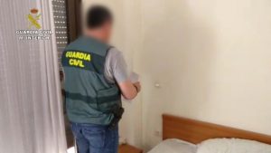 La Guardia Civil desarticula una red dedicada a cometer estafas sentimentales y de tipo CEO a través de Internet