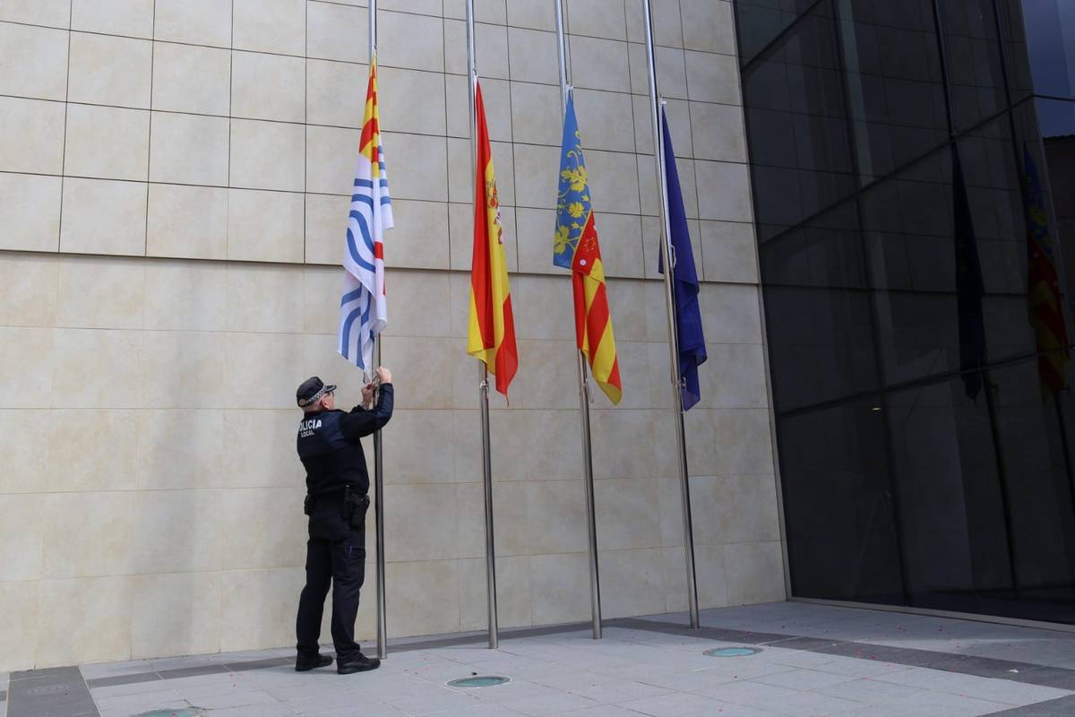 Varios ayuntamientos de Castellón izan la bandera a media asta en señal de duelo por las víctimas del coronavirus