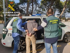 La Guardia Civil detiene a una persona por un delito de varios robos en domicilios en Oropesa