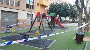 El Ayuntamiento precinta parques y zonas de recreo para garantizar el cumplimiento del protocolo por el covid-19