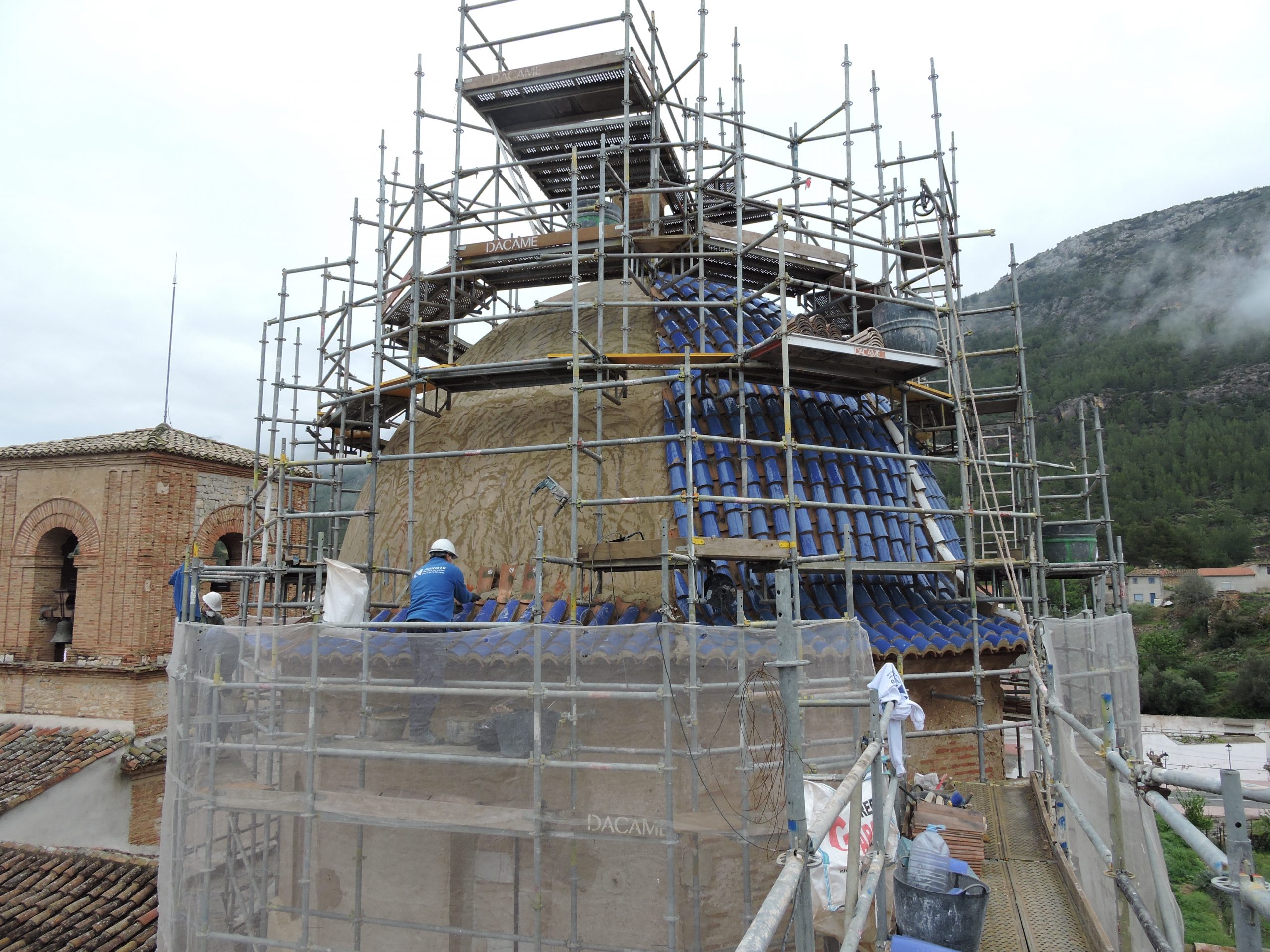 Continúan los trabajos de rehabilitación de la cúpula y sacristía de la parroquia de Ayódar
