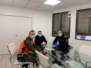 La Policía Militar visita Montanejos para concienciar sobre la importancia de cumplir el confinamiento