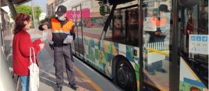 Castellón reparte 10.000 mascarillas para los usuarios del transporte público