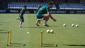 El CD Castellón entrena con normalidad esperando el ascenso