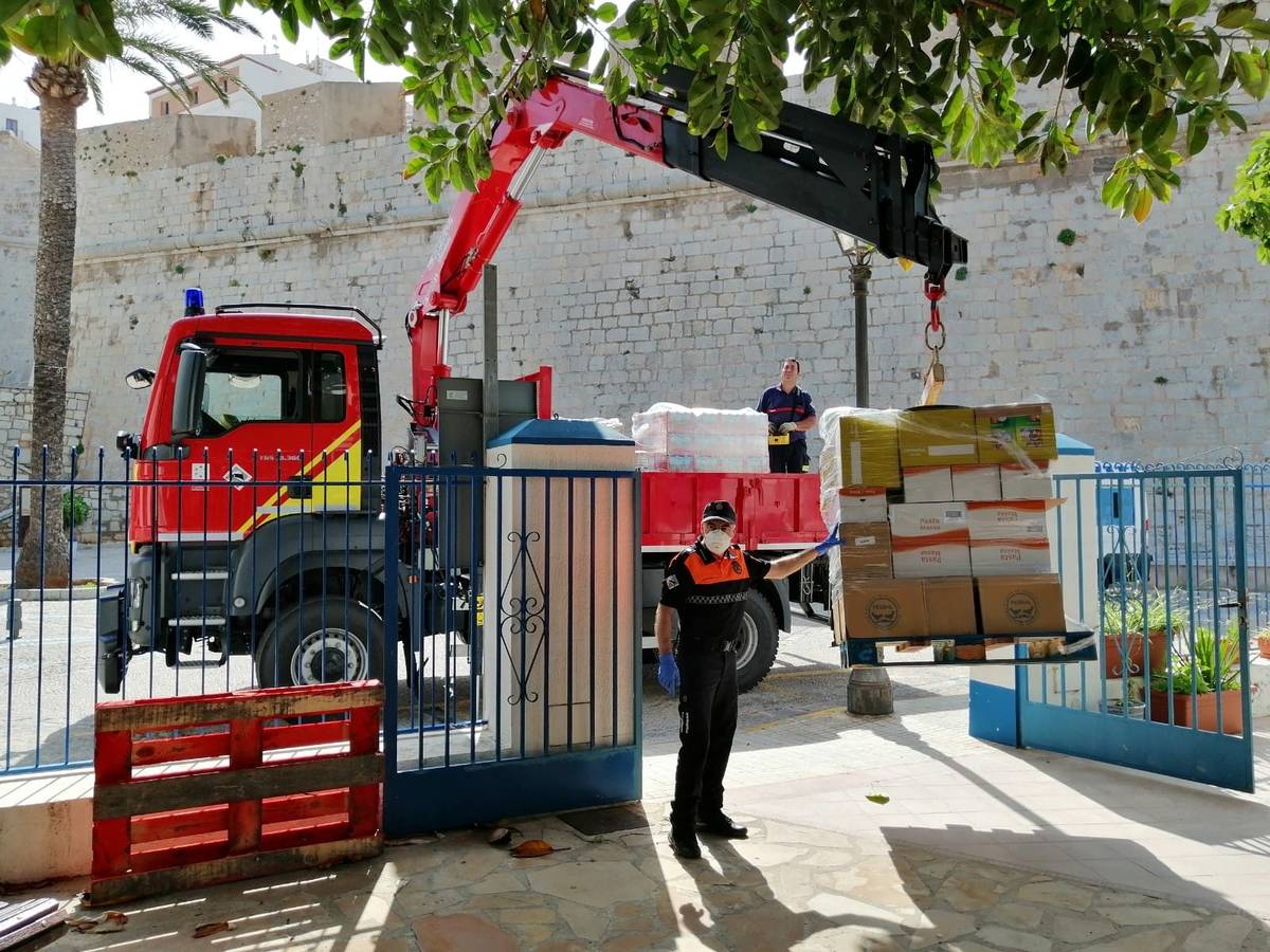 La Diputación transporta alimentos para familias necesitadas de Peñíscola en colaboración con la Generalitat, el Ayuntamiento y Cruz Roja