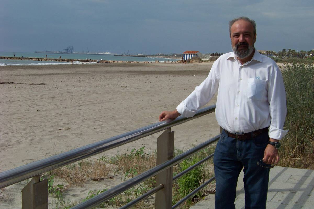 VOX pregunta a la Alcaldesa por la “Bandera Azul” perdida en la playa del Serradal