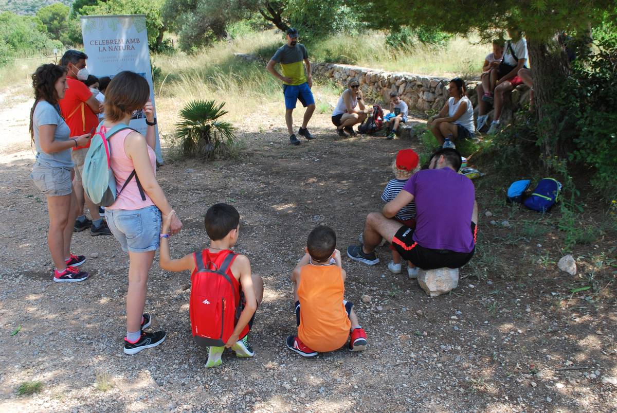 Celebrem amb la Natura realiza una ruta y una plantación de diversas especies en el paraje de la Magdalena