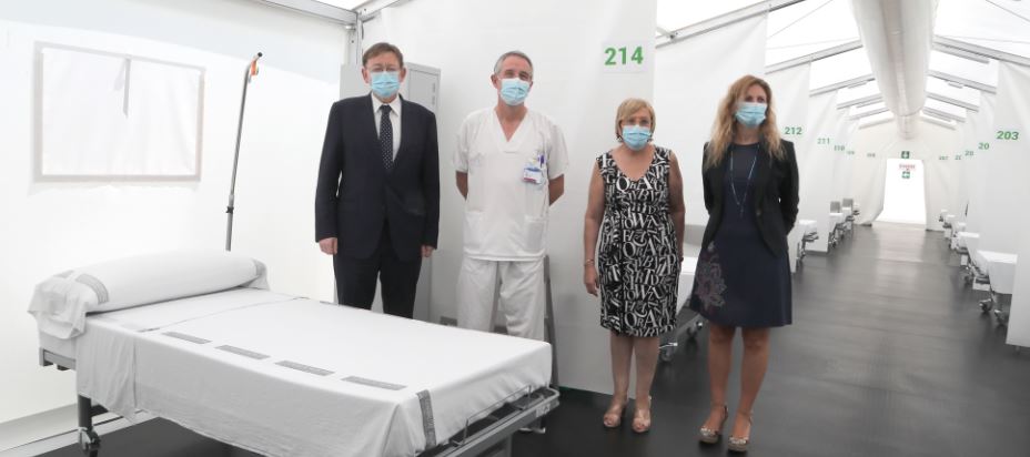 Marco pide seguir reforzando la sanidad pública en la visita al hospital de campaña de Castellón