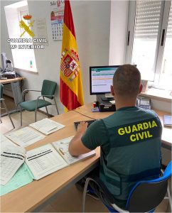 La Guardia Civil investiga a un vecino de Vitoria por estafar, presuntamente, 60.000 euros en la venta de material higiénico-sanitario